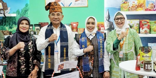 Stan Kabupaten Simalungun di Apkasi Otonomi Expo 2026 menampilkan produk pertanian dan UMKM