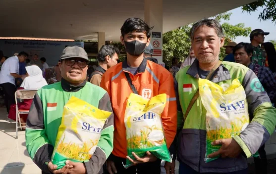 Gudang beras Bulog yang memperlihatkan stok cadangan beras pemerintah