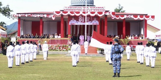 Upacara HUT RI ke-81 di Lapangan Yosudarso Sabang dengan pengibaran bendera