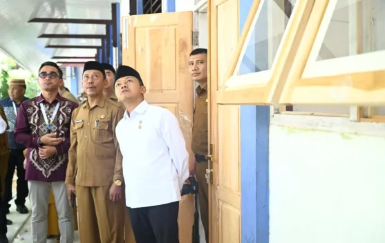 Wamendikdasmen Fajar Riza Ul Haq meninjau sekolah dan berdialog dengan guru di Gorontalo Agustus 2026