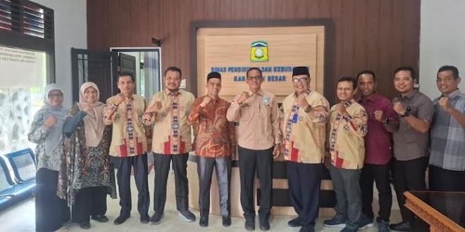 Kunjungan Plt Kadisdik Dayah Aceh Utara ke Dinas Pendidikan Aceh Besar untuk mempelajari Program BKBS