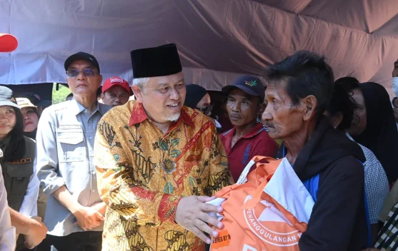 Wakil Ketua Komisi VIII Ansory Siregar meninjau penanganan gempa NTT
