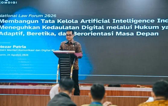 Wamenkomdigi Nezar Patria berbicara di National Law Forum tentang AI dan tantangan bukti elektronik