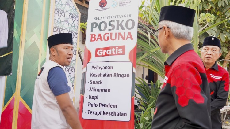 Posko layanan Baguna PDIP Jawa Timur di sekitar Pondok Pesantren Bahrul Ulum, Jombang
