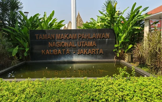 Prosesi Malam Renungan Suci di Taman Makam Pahlawan Kalibata saat HUT RI