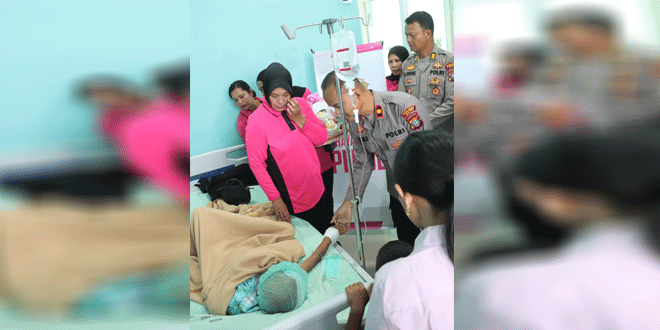 Wakapolres dan Bhayangkari menjenguk dua anak korban di RSUD Sidikalang