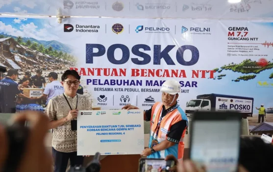 Kapal PELNI membawa bantuan untuk korban gempa di Flores