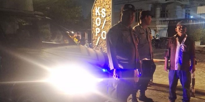 Petugas Polsek Siantar Marihat melakukan patroli Blue Light Patrol di Siantar Marimbun