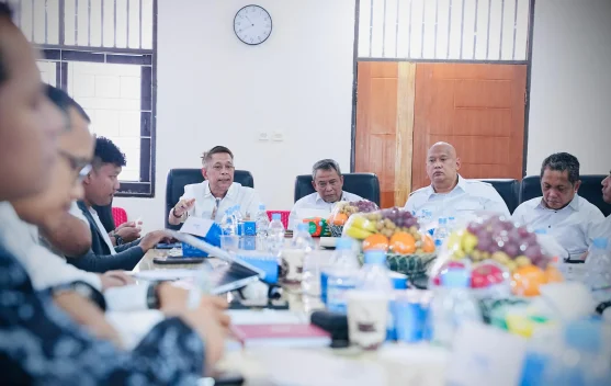 Wamensos Agus Jabo saat rapat pemantauan di Sentra Terpadu Pangudi Luhur Bekasi