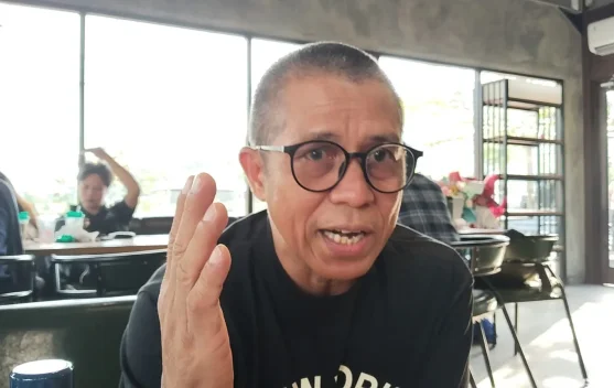 Tampak Pelabuhan Kijing di Kalimantan Barat dengan kapal kontainer dan fasilitas terminal