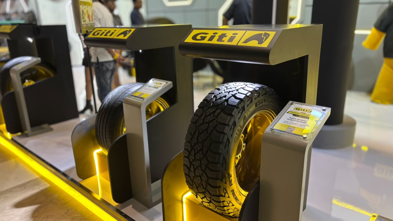 Booth Gajah Tunggal menampilkan dua ban baru dan ban EV GitiSport di GIIAS 2026