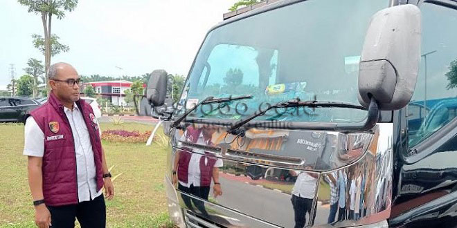 Polisi mengamankan barang bukti 15 kg sabu dalam mobil towing