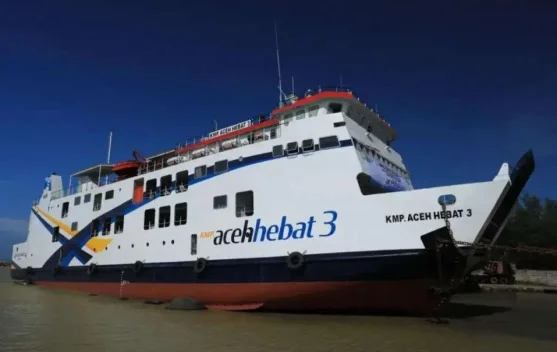 KMP Aceh Hebat 3 merapat di pelabuhan Singkil