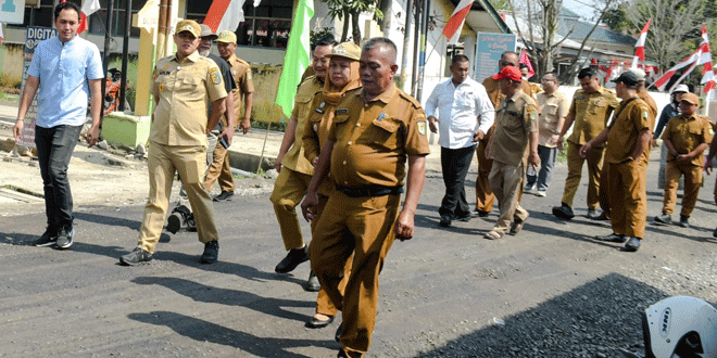 Wabup Serdang Bedagai meninjau rehabilitasi Jalan Simpang Melati di Perbaungan