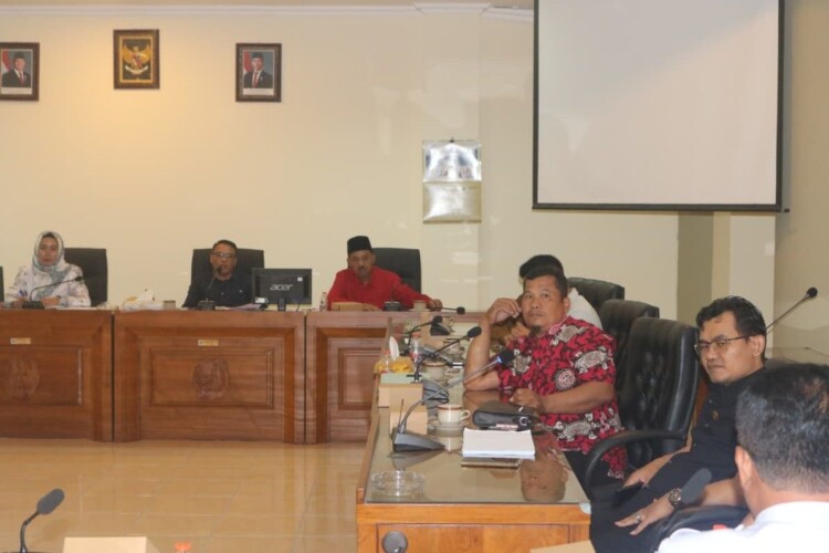 Rapat DPRD Magetan membahas anjloknya harga telur dan langkah pengawalan ke pusat