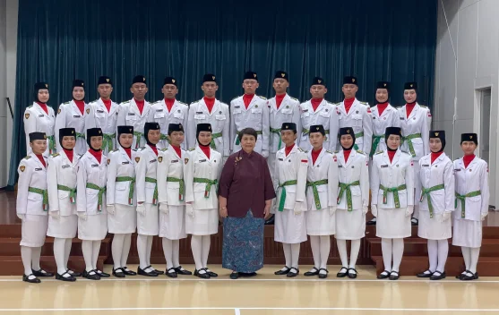 Dubes RI melantik anggota Paskibra KBRI Tokyo di Balai Indonesia pada 15 Agustus 2026