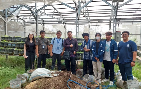 Pelatihan pertanian dan perikanan berbasis IoT dan energi surya di Desa Bojong Renged