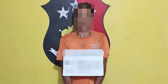 Petugas mengamankan barang bukti sabu dan uang tunai di Desa Sei Tawar