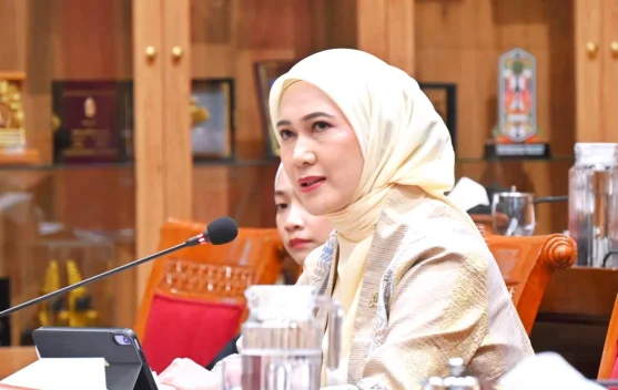 Lita Machfud menjenguk korban penusukan di RS Bari Palembang