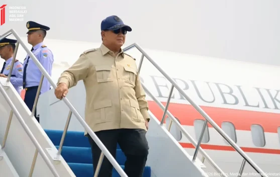 Presiden Prabowo memimpin rapat penanganan kebakaran hutan dan lahan di Palembang