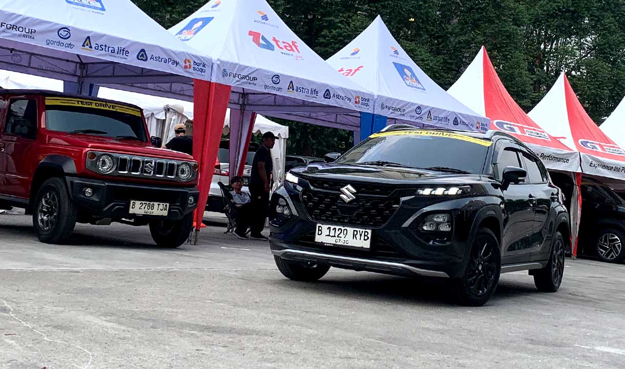 Suzuki Fronx SGX Hybrid Kuro dengan interior hitam dan fitur DVR di kabin