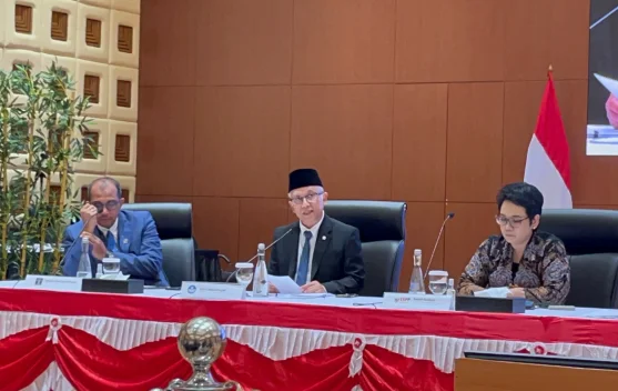 Infografis alokasi anggaran Kemendikdasmen 2027 untuk guru non-ASN dan program pendidikan