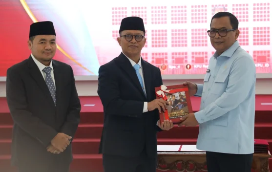 Pelantikan empat pejabat Eselon I KPU di kantor pusat
