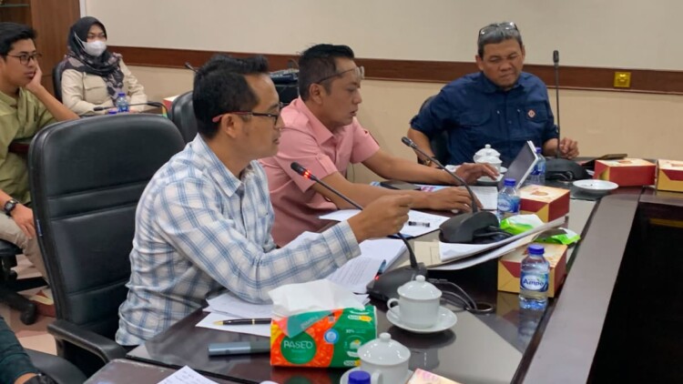 Rapat DPRD Jember membahas rencana pinjaman daerah dan APBD 2027