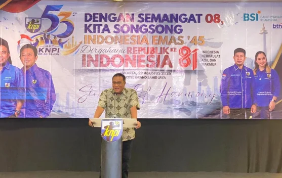 Menteri Lingkungan Hidup dan Ketua KNPI saat peringatan HUT KNPI di Jakarta