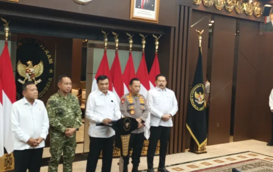 Menko Polkam Djamari Chaniago menyampaikan pernyataan tentang kebebasan berpendapat