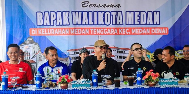 Wali Kota Medan memantau gotong royong massal dan bertemu warga di Medan Denai