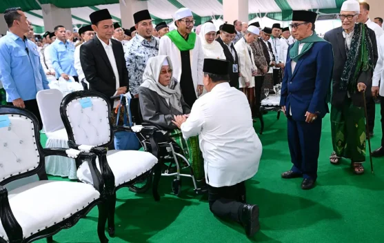 Presiden Prabowo memberikan pidato saat membuka Muktamar NU ke-35 di Jombang