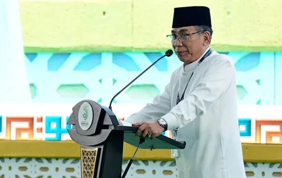 Gus Yahya berbicara saat pembukaan Muktamar ke-35 NU di Jombang