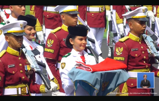 Celine Olivia sebagai pembawa baki Paskibraka di Istana Merdeka 17 Agustus 2026