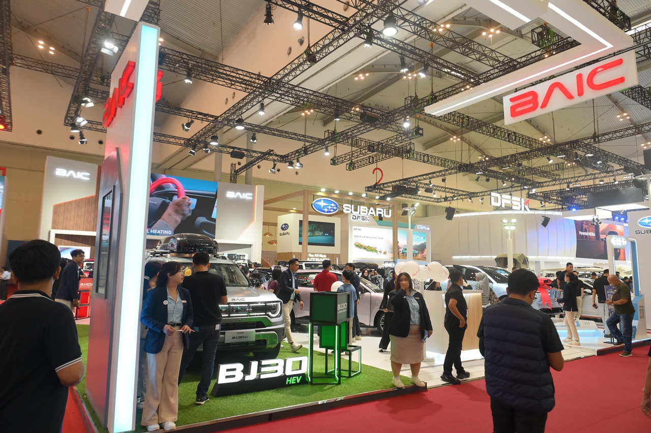 Booth BAIC di GIIAS 2026 dengan BJ30 HEV dan BAIC T1 dipajang