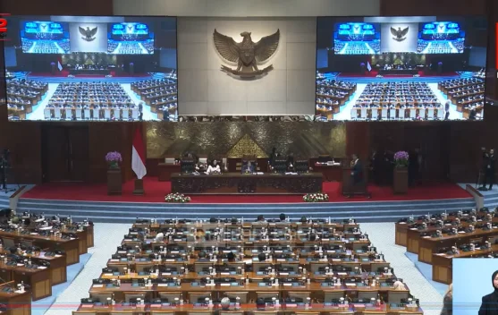 Menteri Keuangan menyampaikan penyempurnaan DTSEN dalam Rapat Paripurna DPR RI di Jakarta