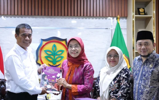 Daden Sukendar dari Komnas Perempuan dan Menteri Pertanian Andi Amran Sulaiman bertemu di Kementan untuk klarifikasi