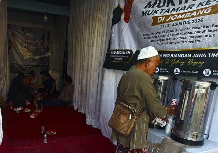 Posko Baguna dengan termos kopi, karpet istirahat, dan fasilitas sederhana untuk penggembira Muktamar NU