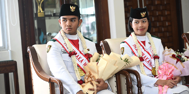 Dua pelajar asal Toba disambut Pj Sekdaprov Sumut di Medan setelah bertugas sebagai Paskibraka Nasional 2026