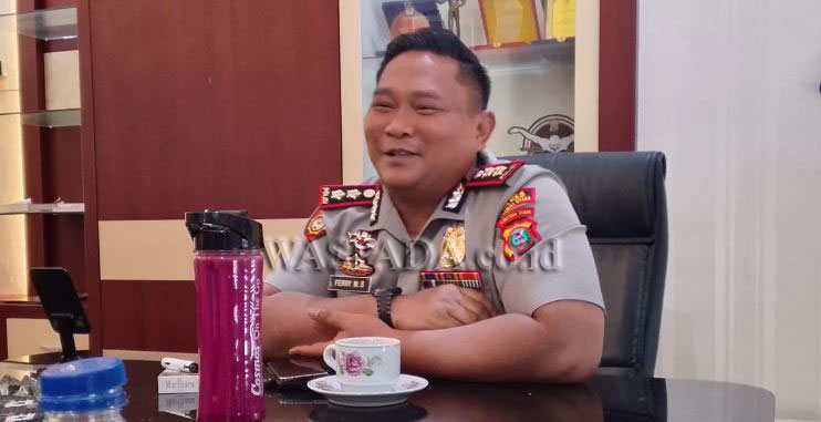 Pengurus dan anggota PWI Tapanuli Utara foto bersama Kapolres Taput