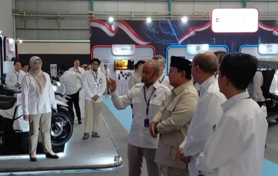 Presiden Prabowo meresmikan MOLINAS di PT Ilectra Motor Group, Cikarang