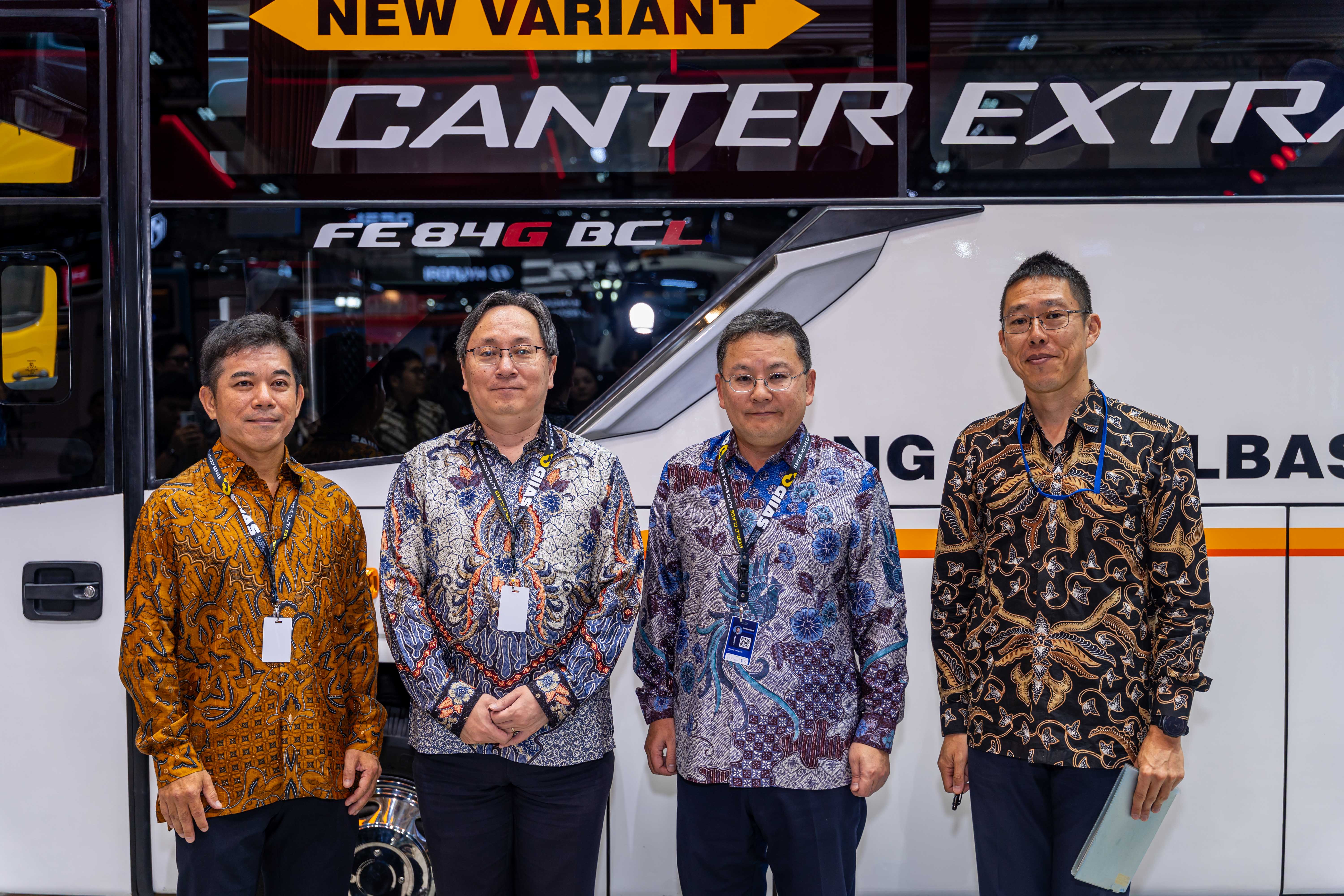Myochin Mitsuru kunjungi booth Mitsubishi Fuso di GIIAS 2026