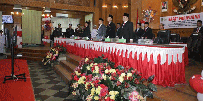 Suasana peserta mendengarkan Pidato Kenegaraan Presiden di Aula Rambate Rata Raya DPRD Asahan
