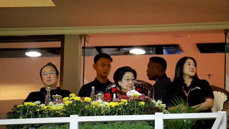Pertunjukan drone saat penutupan Soekarno Cup 2026 di Gelora Bung Tomo yang mengharukan Megawati