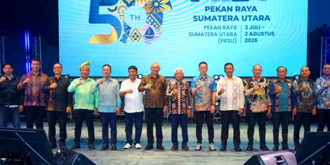 Wakil Gubernur Sumut menutup PRSU ke-50 di Medan disaksikan pejabat dan pengunjung