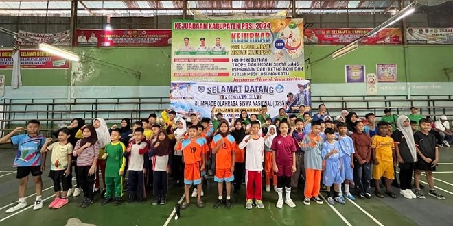 Suasana pembukaan O2SN dan pengumuman juara jenjang SD di Gedung Olahraga Labuhanbatu