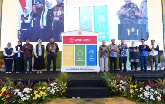 Anak sekolah mengikuti edukasi gizi dan program pemberian makanan bergizi di lingkungan sekolah