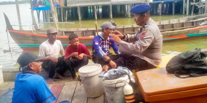 Satpolairud dan nelayan berdialog di pesisir Desa Kuala Gebang