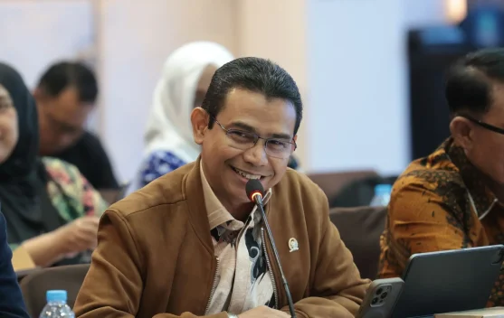 Peta pulau-pulau dan simbol layanan publik bergerak di daerah kepulauan