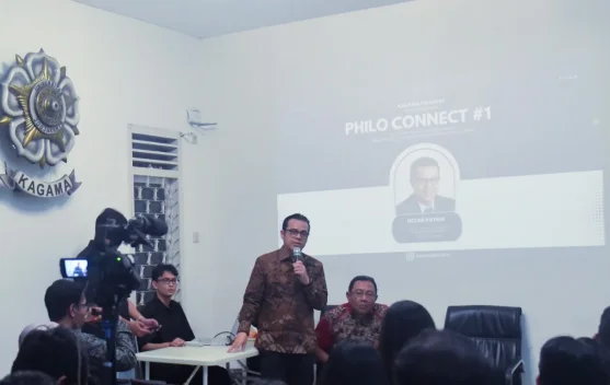 Wamenkomdigi Nezar Patria berbicara tentang risiko pemanfaatan AI di acara PhiloConnect 19 Agustus 2026